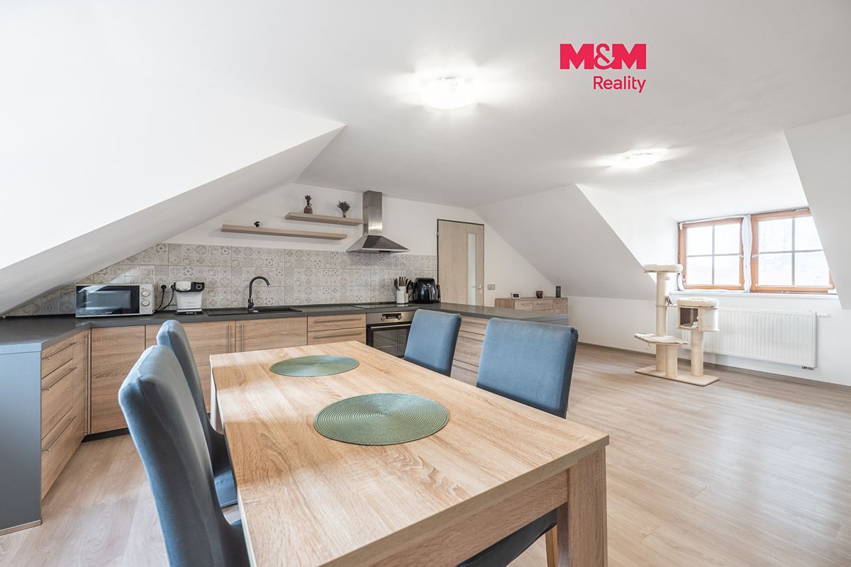 Prodej rodinného domu 240 m², pozemek 1842 m²