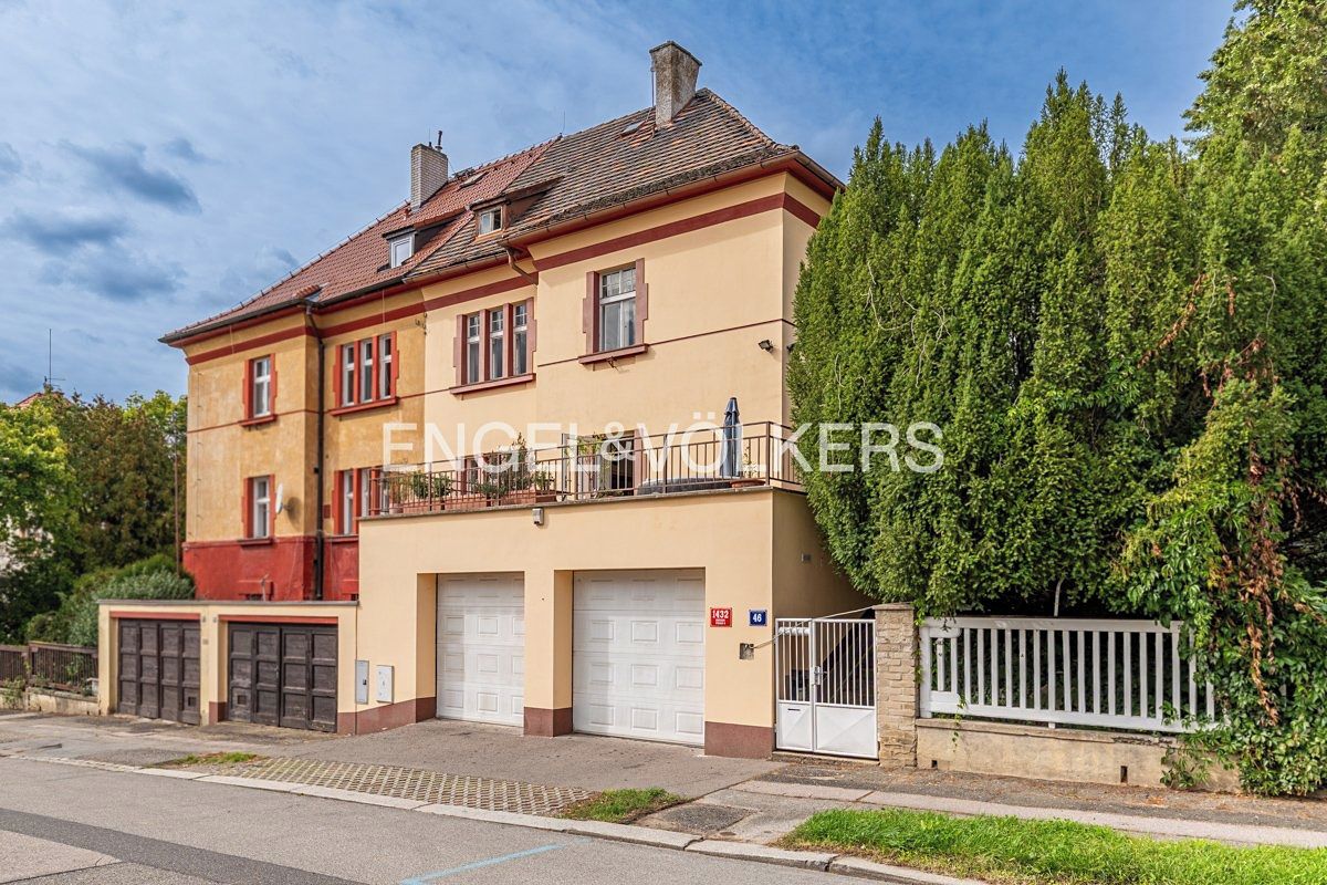 Prodej rodinného domu 255 m², pozemek 740 m² – fotografie 2
