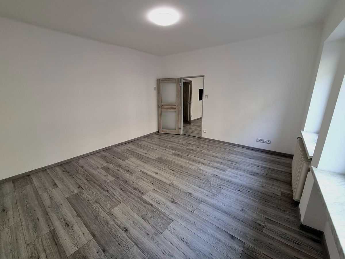 Pronájem bytu 2+1 62 m² – fotografie 3