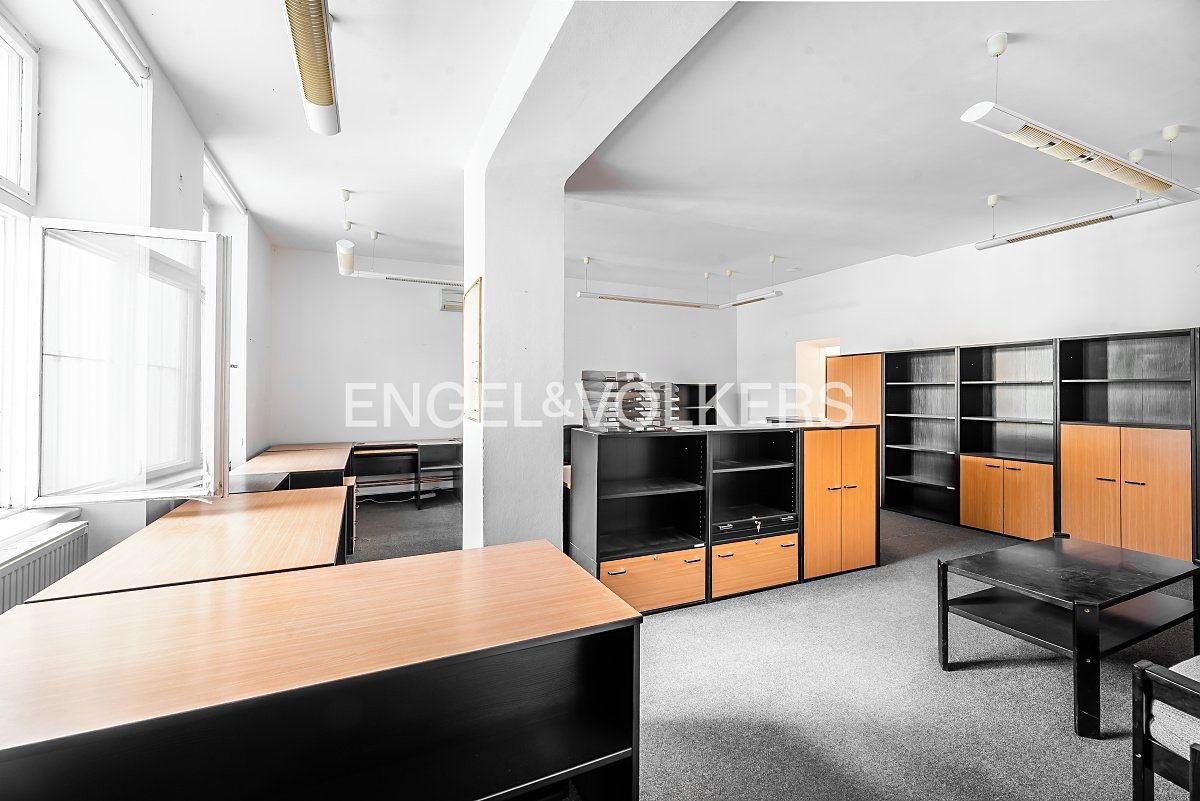 Pronájem kanceláře 277 m² – fotografie 2