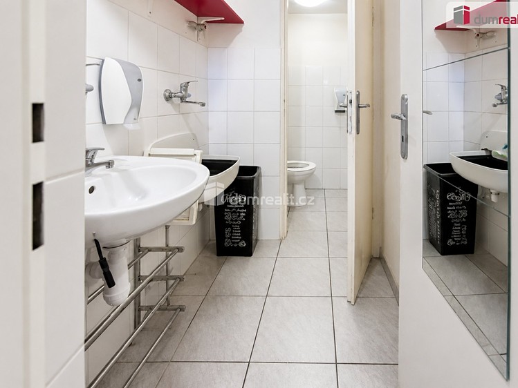 Комерційне приміщення на продаж, 74 м² (22 з 28)