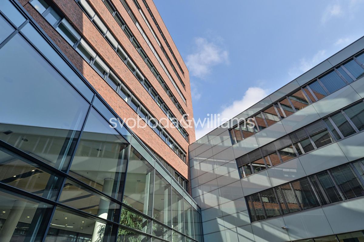 Pronájem kanceláře 708 m²