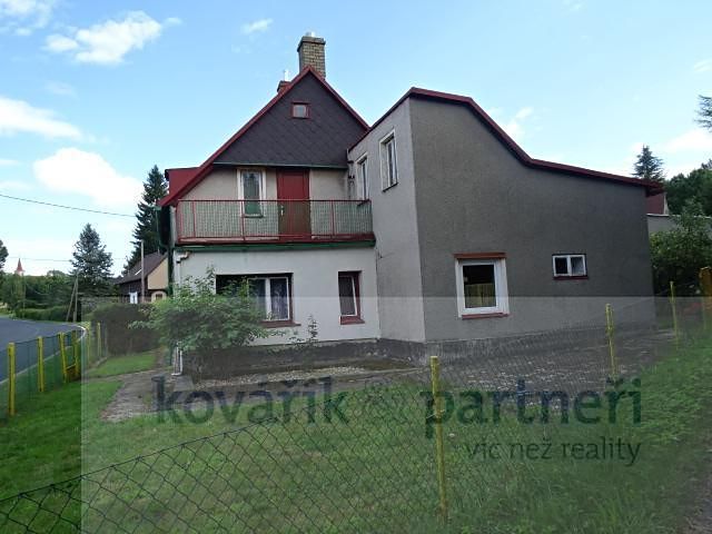 Prodej rodinného domu 220 m², pozemek 612 m² – fotografie 2