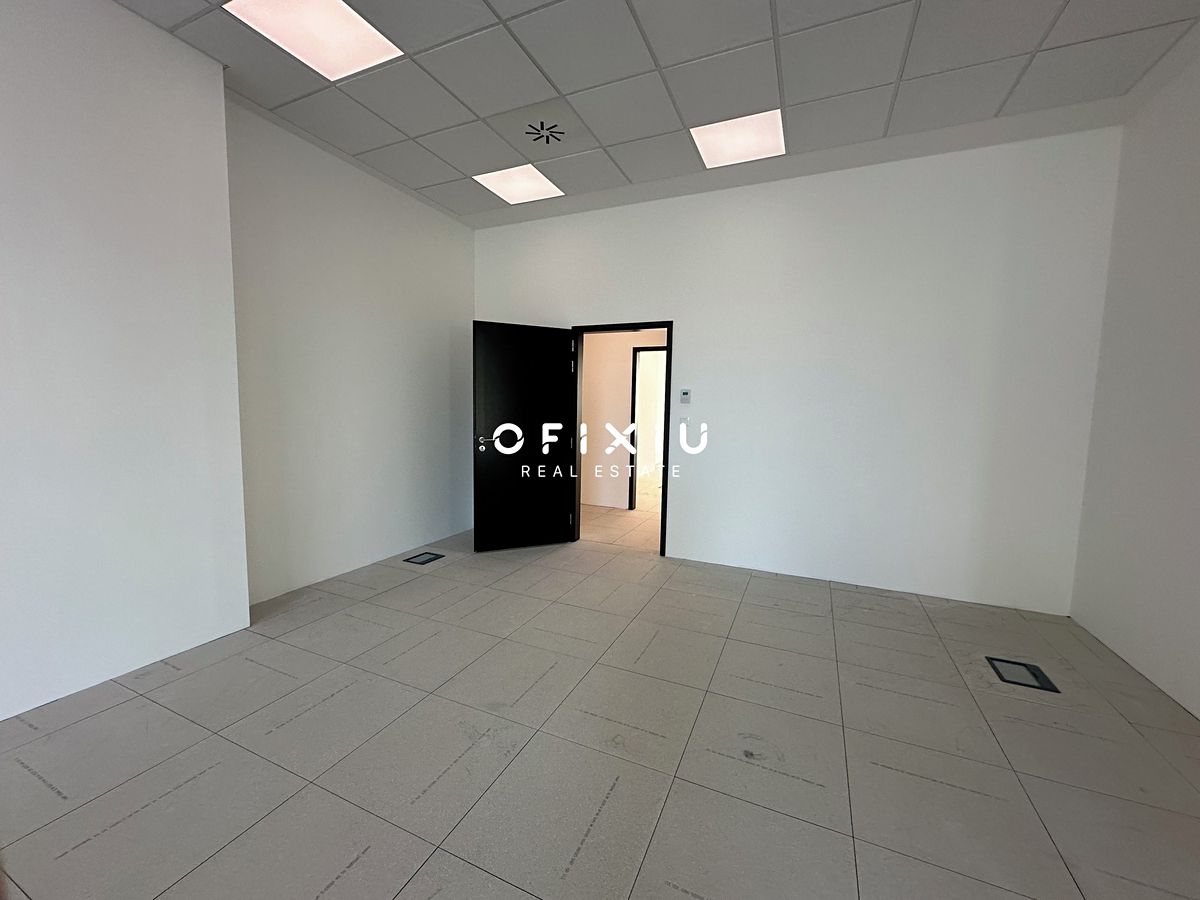 Pronájem kanceláře 73 m² – fotografie 3