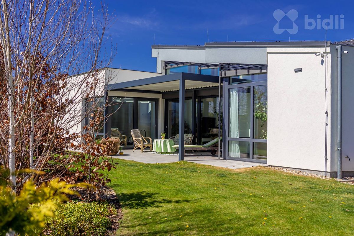 Prodej rodinného domu 379 m², pozemek 1341 m² – fotografie 2