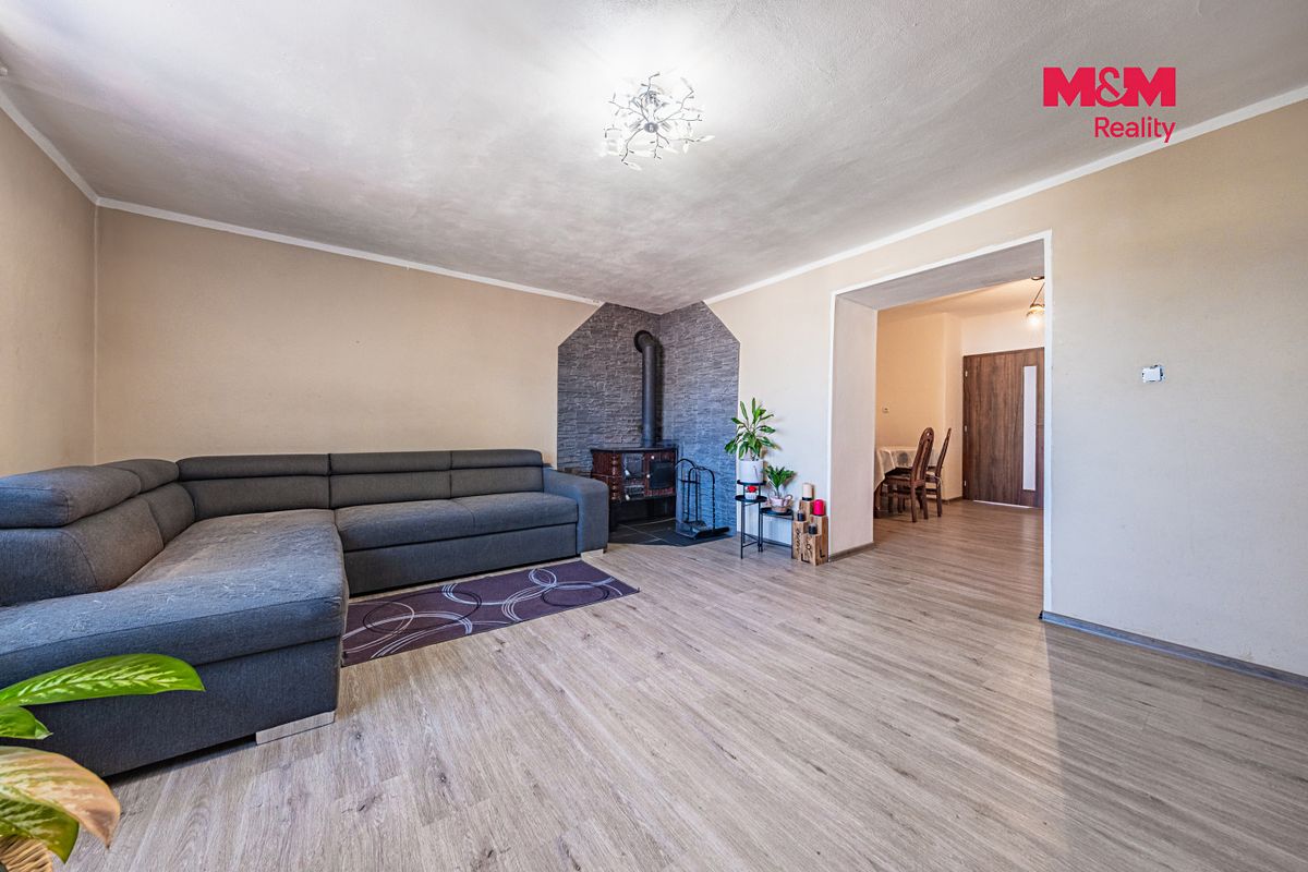 Prodej rodinného domu 200 m², pozemek 494 m² – fotografie 3