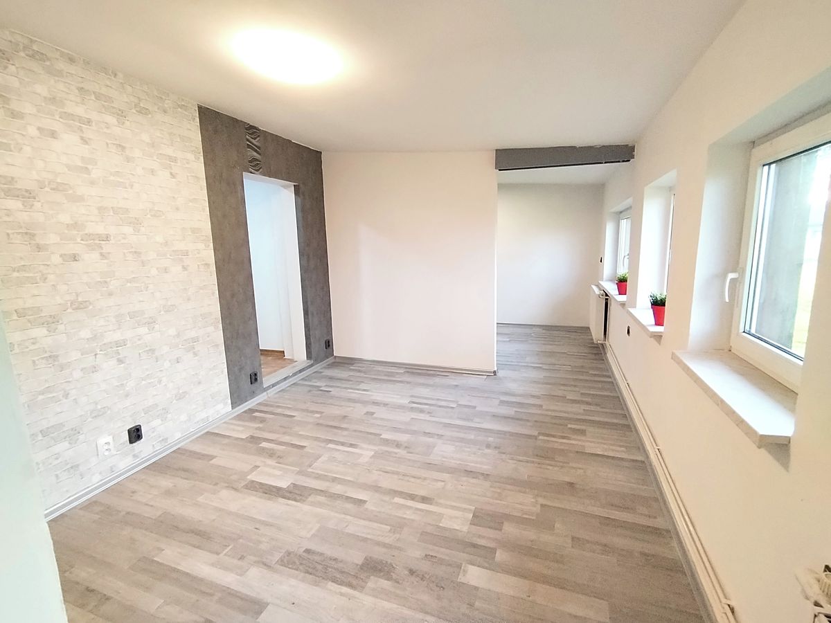 Pronájem bytu 2+1 42 m² – fotografie 2