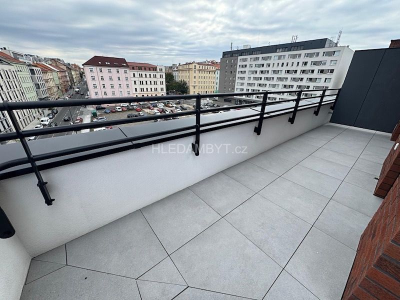 Pronájem bytu 1+kk 35 m² – fotografie 3