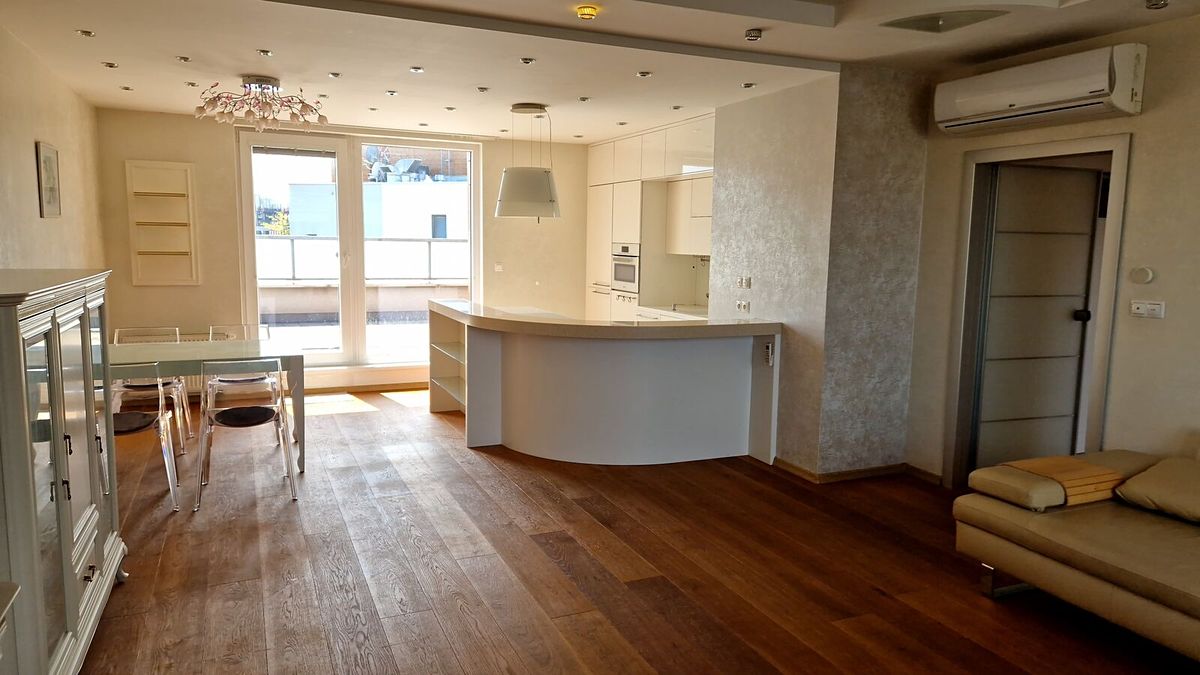 Pronájem bytu 4+kk 216 m² – fotografie 3