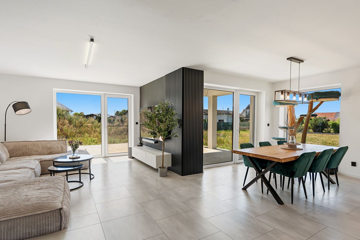 Prodej rodinného domu 154 m², pozemek 934 m² – fotografie 2