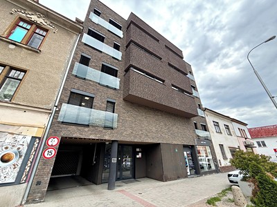 Pronájem garážového stání 13 m²