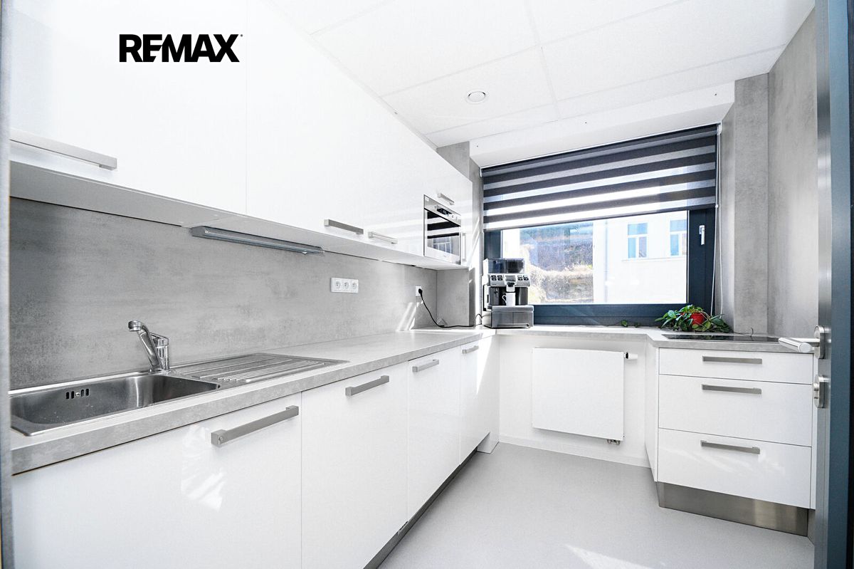 Pronájem kanceláře 121 m² – fotografie 4
