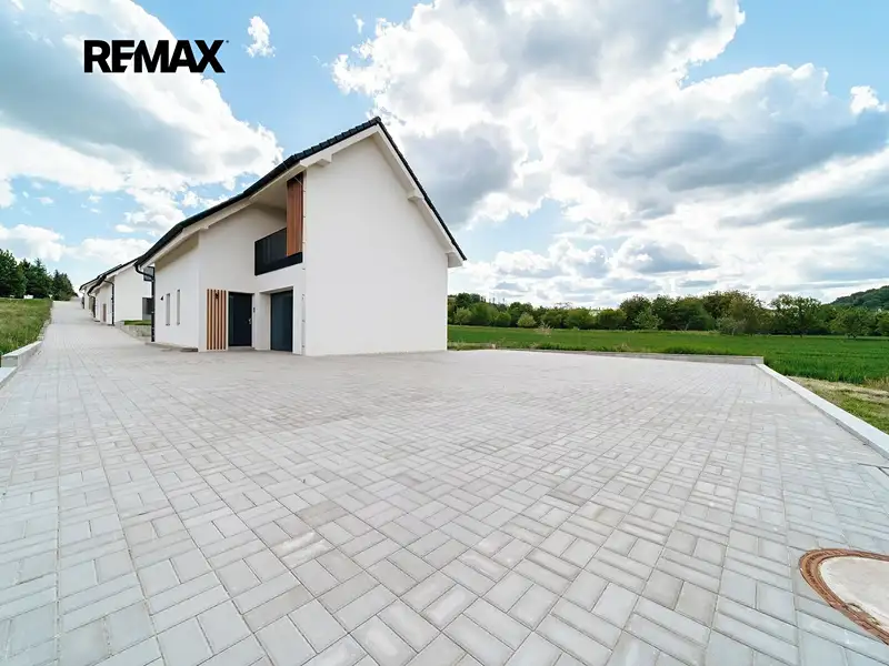 Prodej rodinného domu 138 m², pozemek 282 m², Lysice – náhled fotky 3