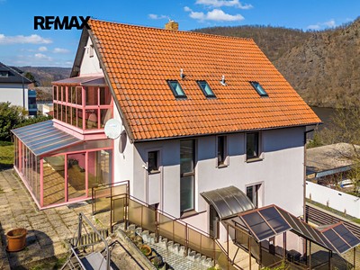 Prodej  rodinného domu 300 m², pozemek 2 121 m²