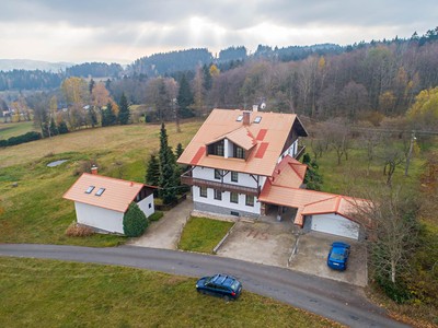 Prodej  rodinného domu 923 m², pozemek 12 441 m²