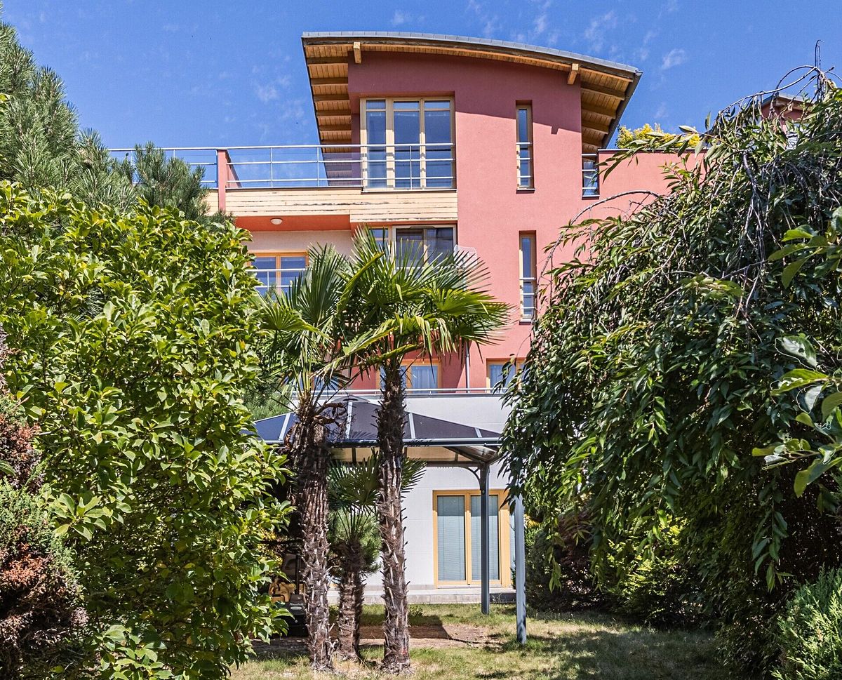 Prodej rodinného domu 330 m², pozemek 531 m²
