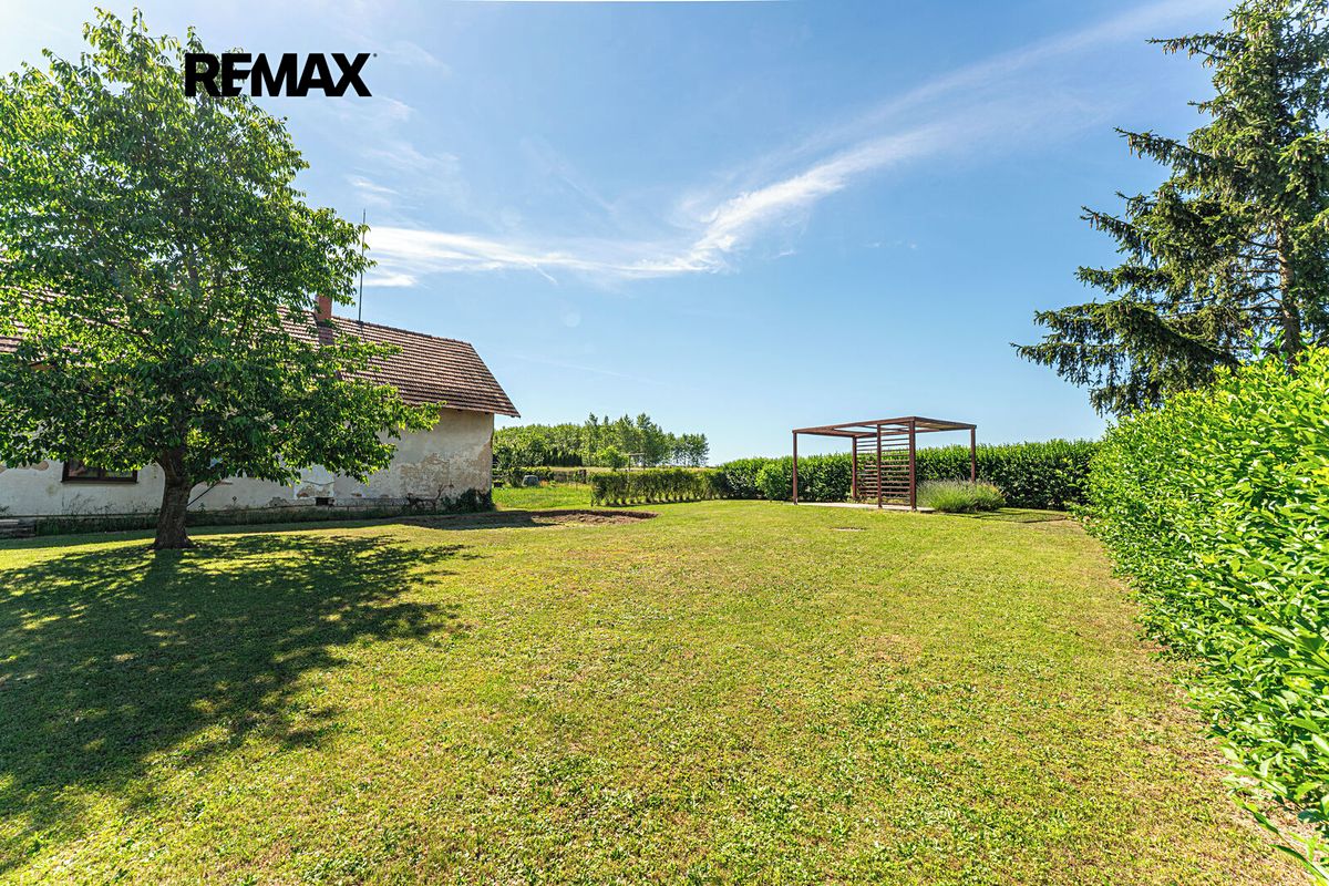 Prodej stavebního pozemku 1064 m² – fotografie 3