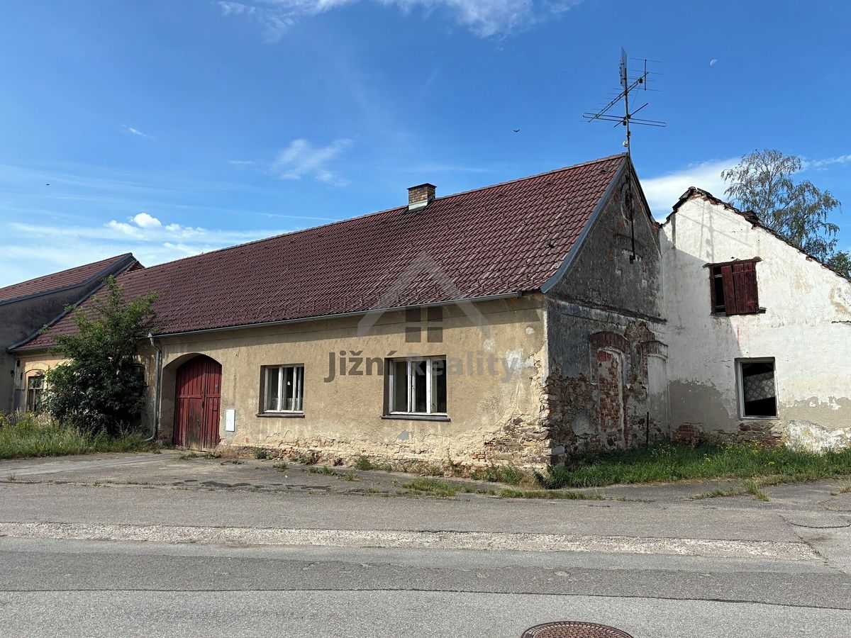 Prodej rodinného domu 200 m², pozemek 1379 m² – fotografie 3