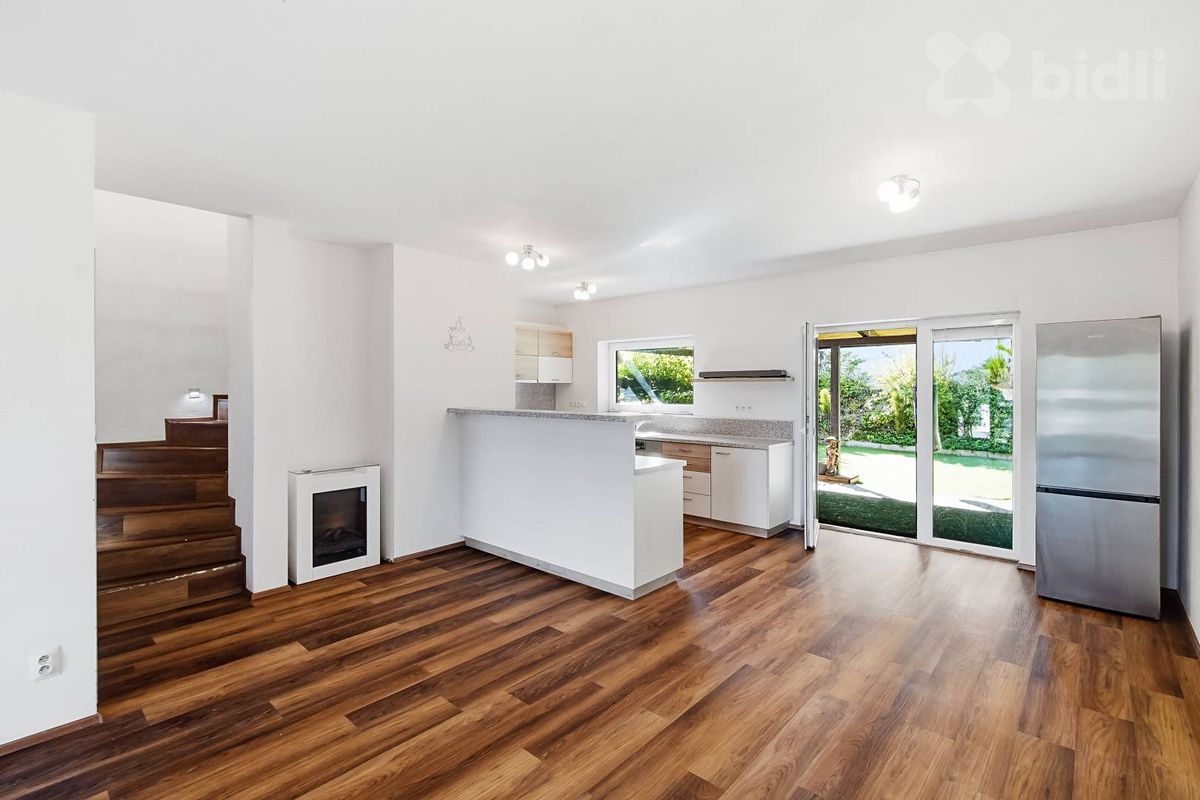 Prodej rodinného domu 94 m², pozemek 230 m² – fotografie 2