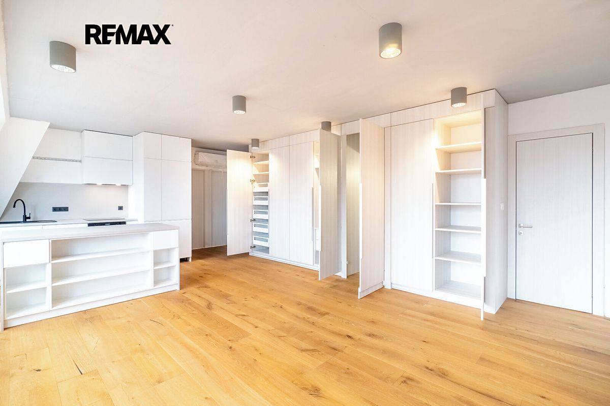 Pronájem bytu 5+kk 136 m²