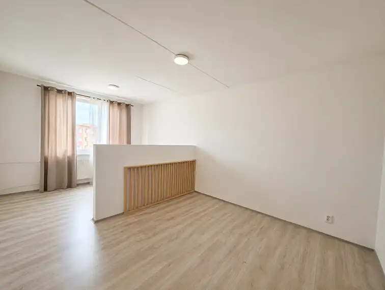 Pronájem bytu 2+1 61 m², Chomutov – náhled fotky 3