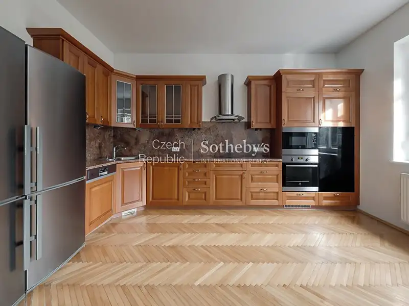 Pronájem rodinného domu 560 m², pozemek 700 m², Praha – náhled fotky 3