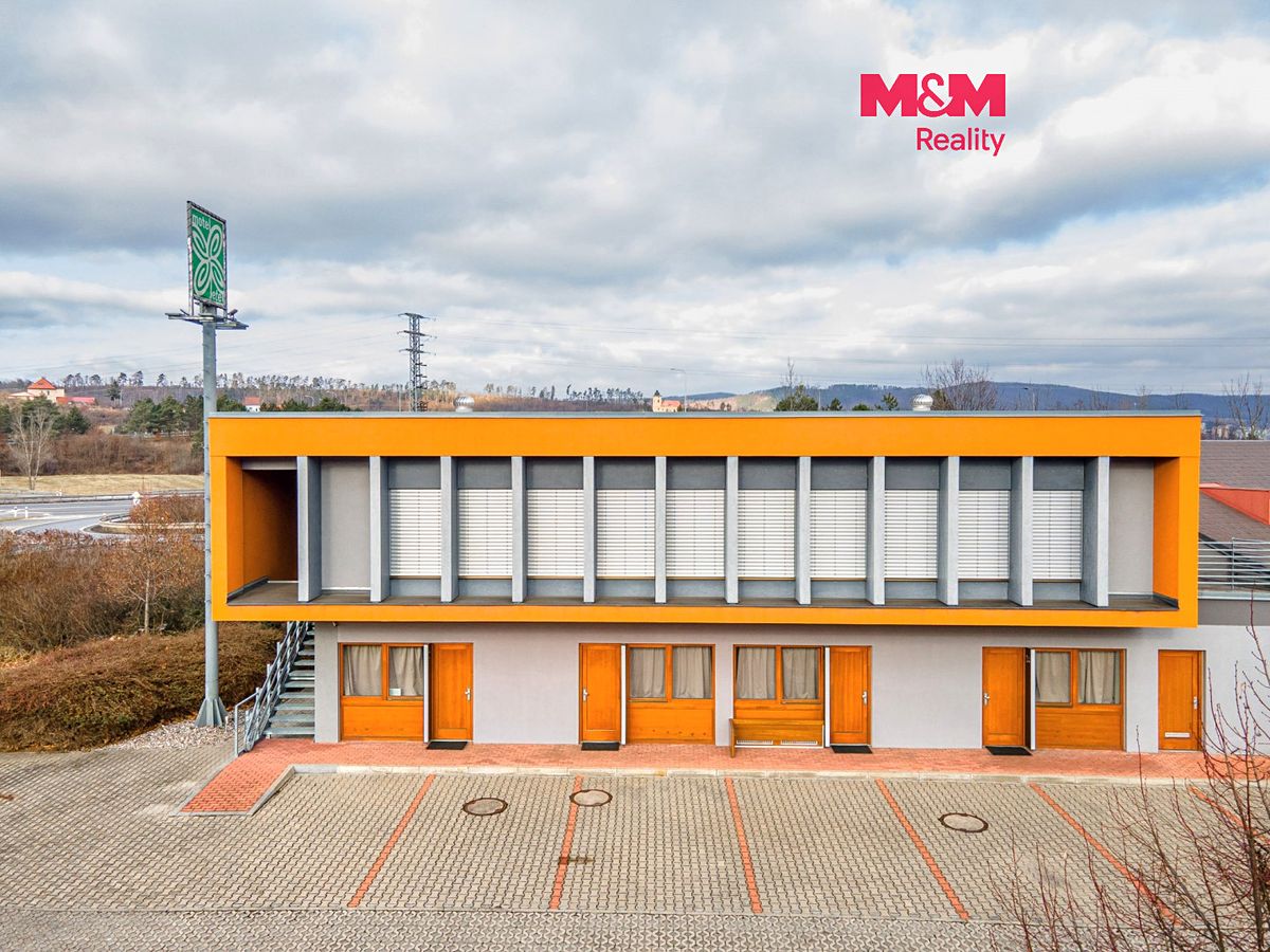 Prodej bytu 1+kk 24 m², Králův Dvůr – fotka 1 z 3
