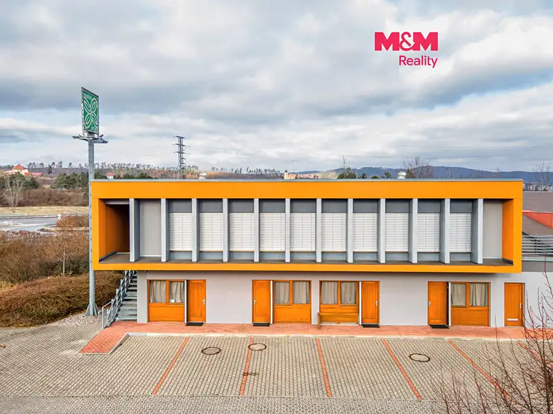 Prodej bytu 1+kk 24 m², Králův Dvůr – náhled fotky 1