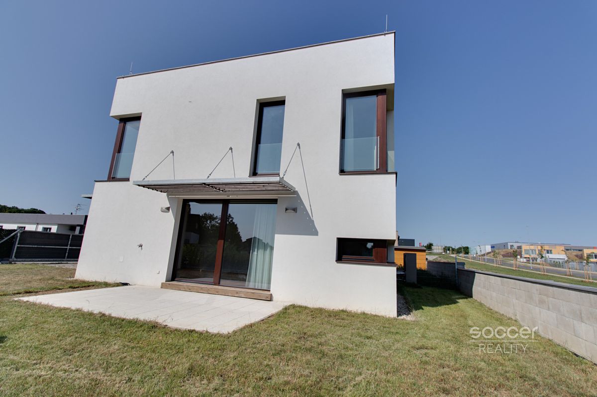Pronájem rodinného domu 137 m², pozemek 370 m² – fotografie 2