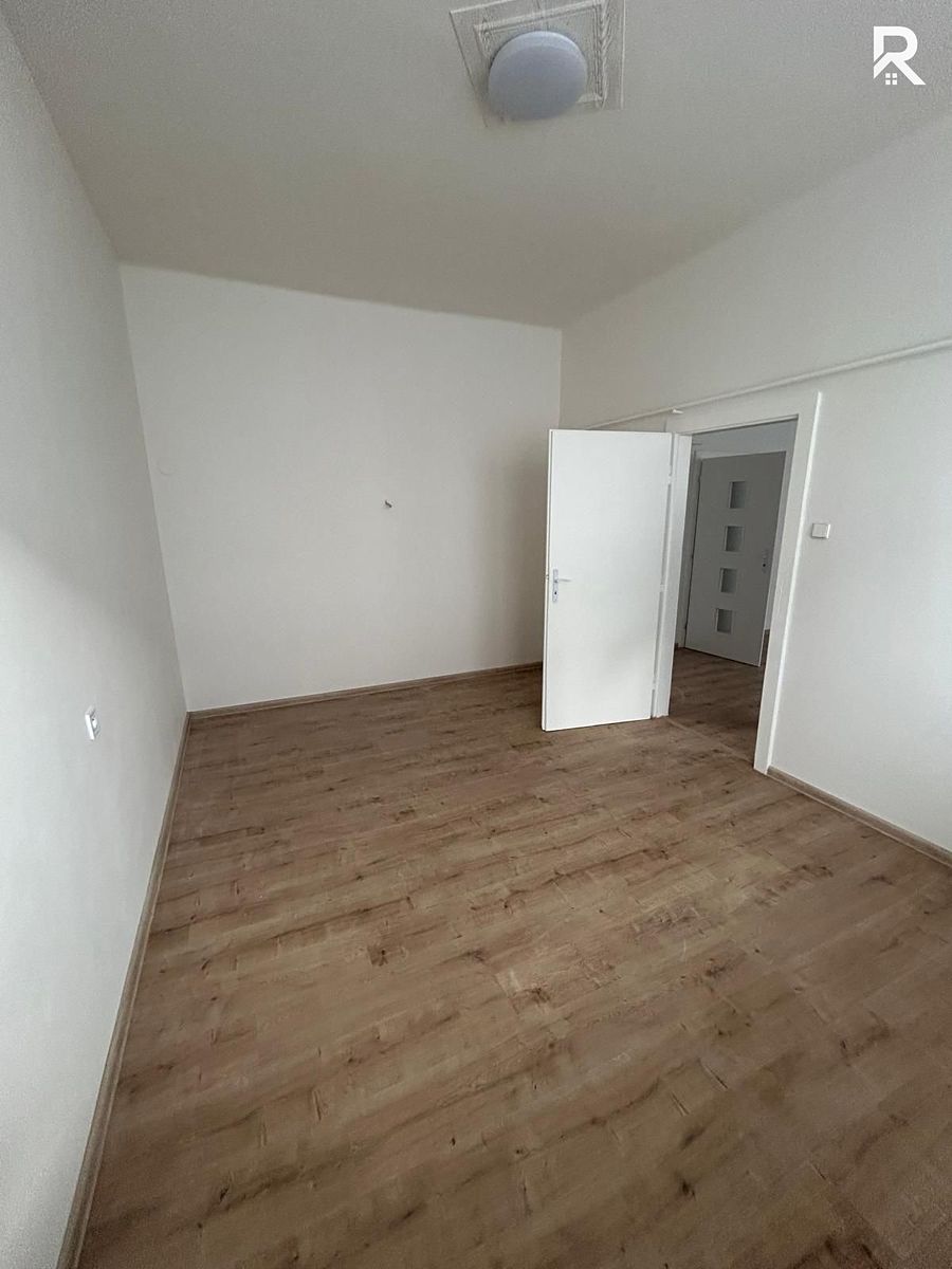 Pronájem bytu 2+1 68 m² – fotografie 4