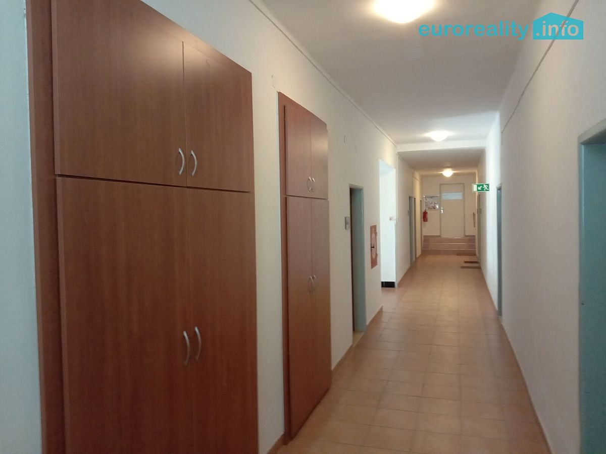 Pronájem kanceláře 14 m² – fotografie 3