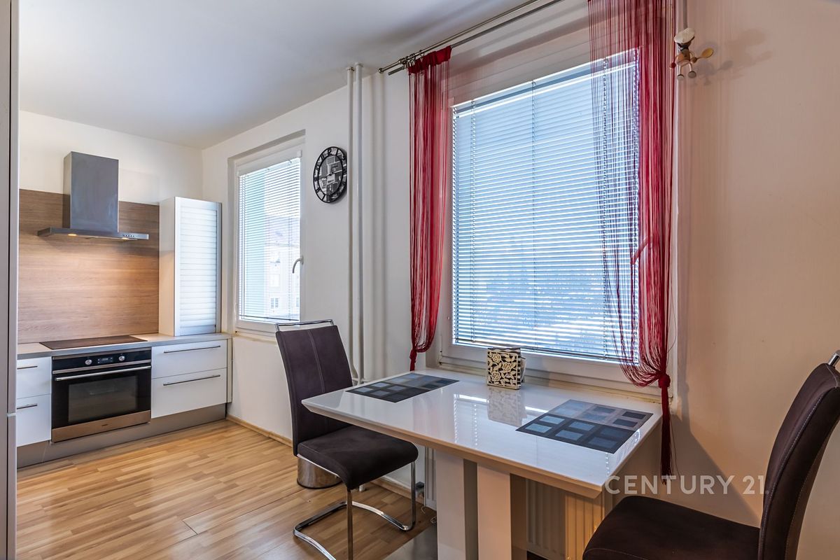 Pronájem bytu 2+1 58 m² – fotografie 3