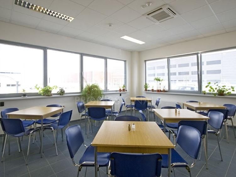 Pronájem skladového prostoru 1696 m² – fotografie 3
