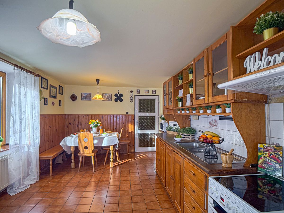 Prodej rodinného domu 206 m², pozemek 1607 m² – fotografie 4