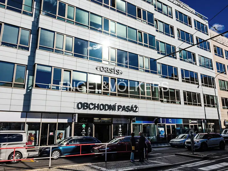 Pronájem kanceláře 311 m², Praha – náhled fotky 1