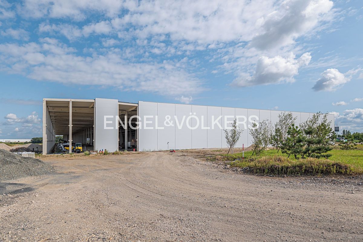 Pronájem skladového prostoru 300000 m² – fotografie 4