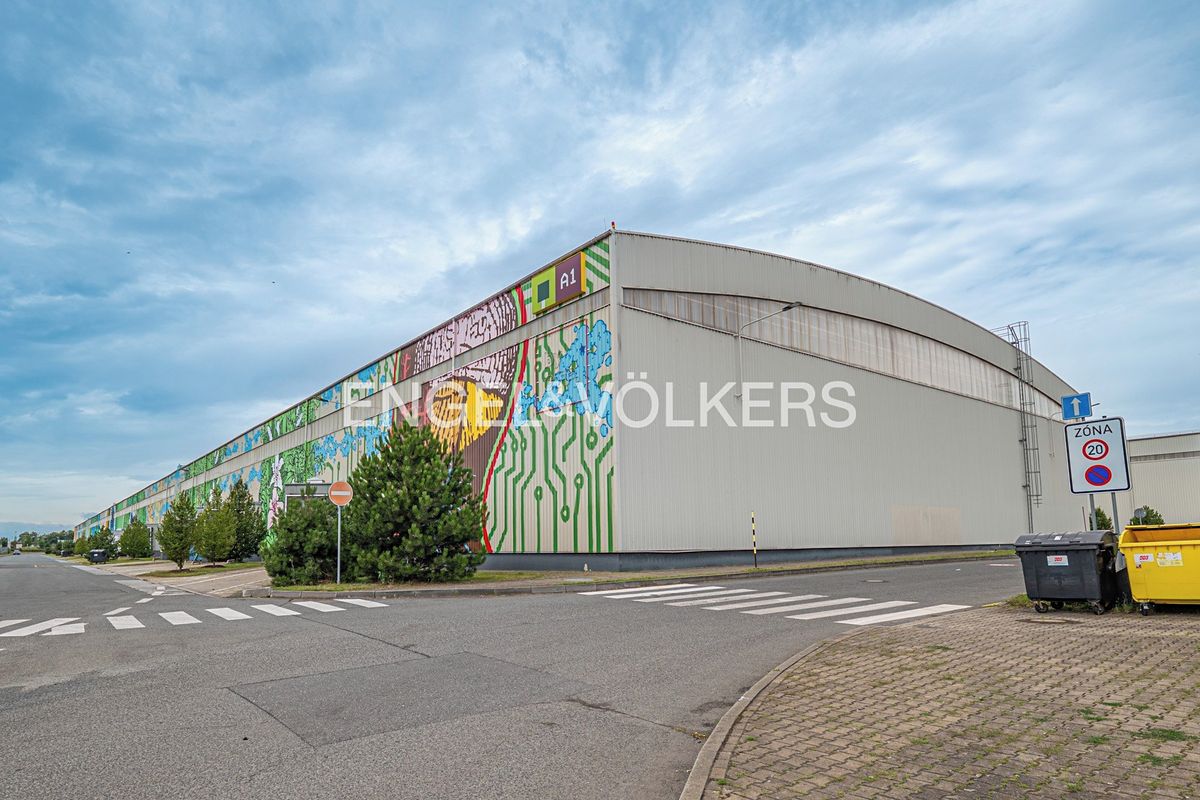 Pronájem skladového prostoru 4500 m² – fotografie 2