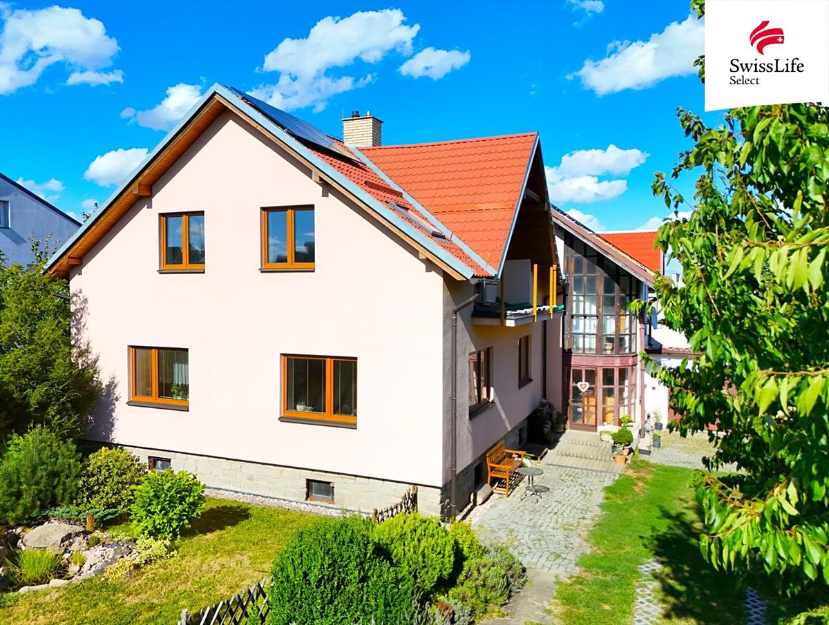 Prodej rodinného domu 320 m², pozemek 646 m²