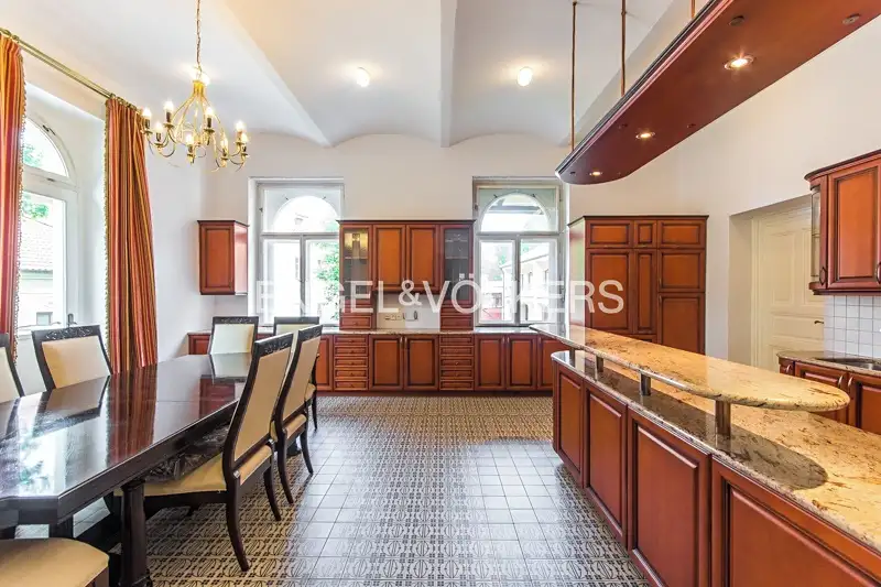 Pronájem rodinného domu 827 m², pozemek 7900 m², Praha – náhled fotky 2