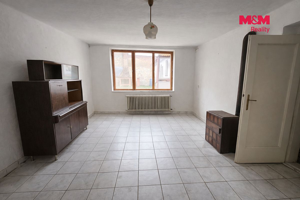 Prodej rodinného domu 209 m², pozemek 1229 m² – fotografie 3