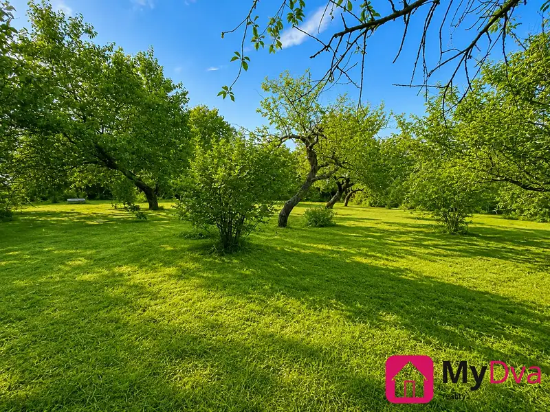 Prodej stavebního pozemku 1465 m², Znojmo – náhled fotky 1