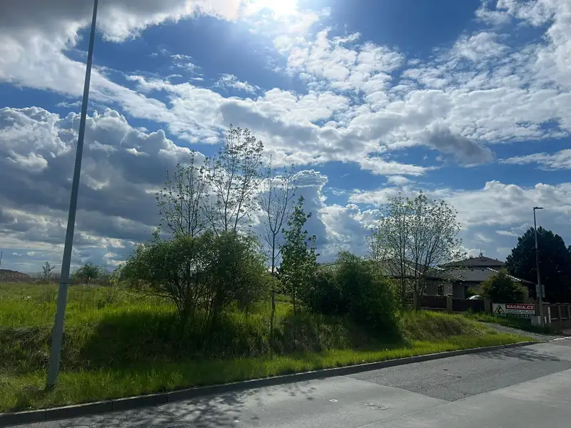 Prodej stavebního pozemku 2300 m², Praha – náhled fotky 2
