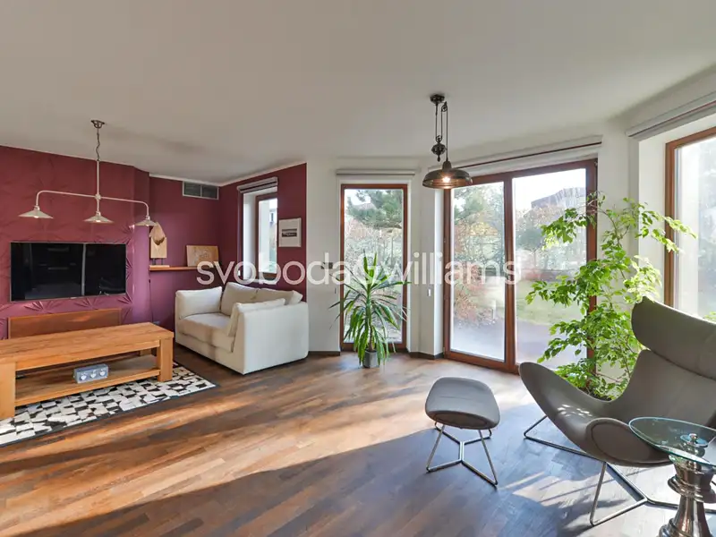 Pronájem rodinného domu 260 m², pozemek 821 m², Praha – náhled fotky 2