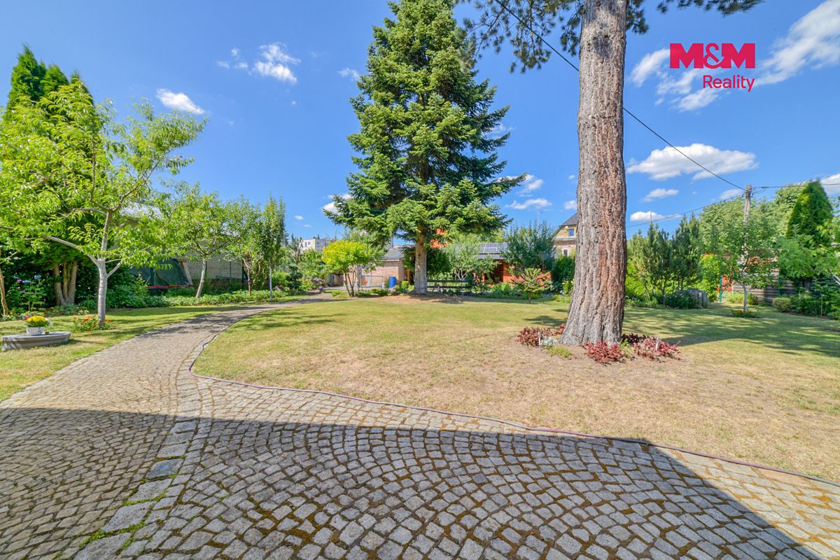 Prodej rodinného domu 220 m², pozemek 1087 m² – fotografie 5
