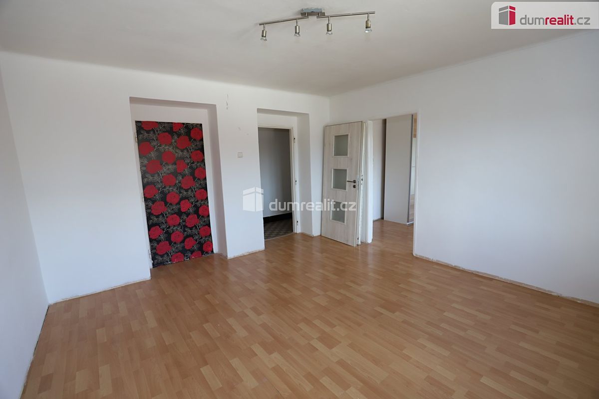 Pronájem bytu 2+1 65 m² – fotografie 3