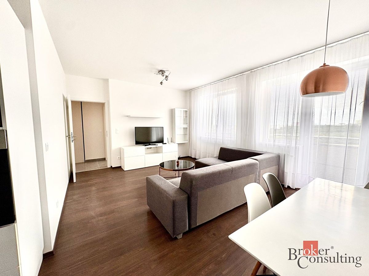 Pronájem bytu 2+kk 48 m² – fotografie 2