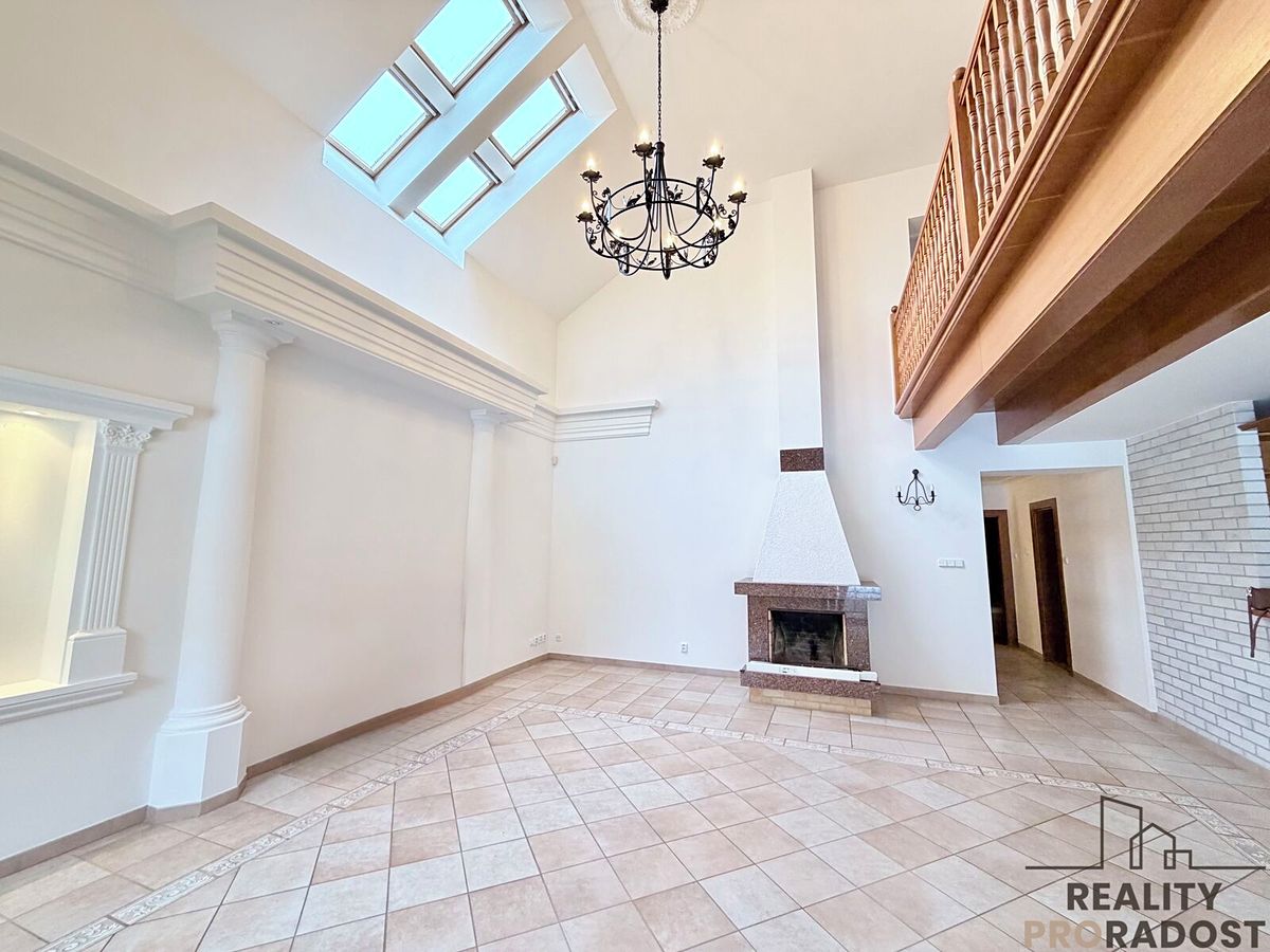Prodej rodinného domu 250 m², pozemek 914 m²