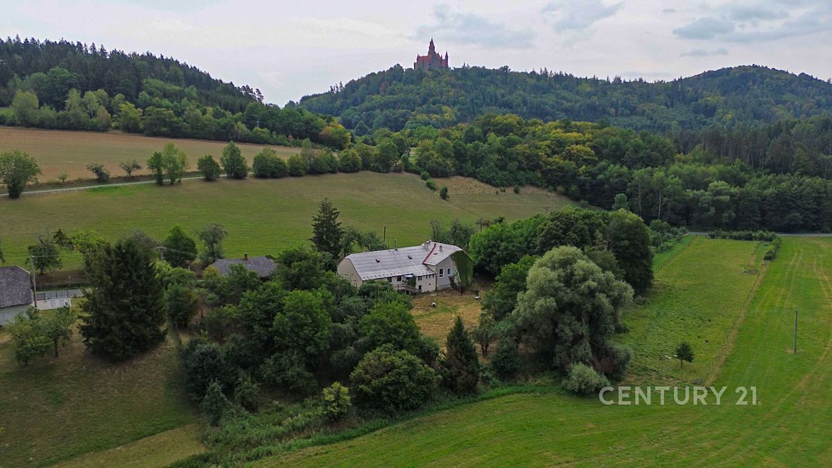 Prodej rodinného domu 303 m², pozemek 2091 m²