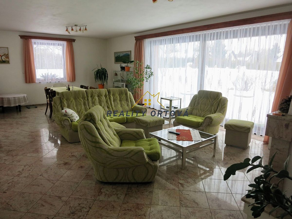 Prodej vily 435 m², pozemek 3000 m² – fotografie 2