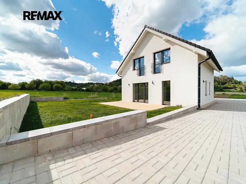 Prodej rodinného domu 138 m², pozemek 282 m², Lysice – náhled fotky 1